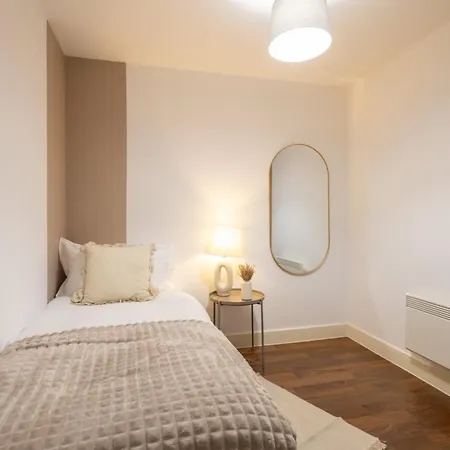 Host & - Metropolitan House *