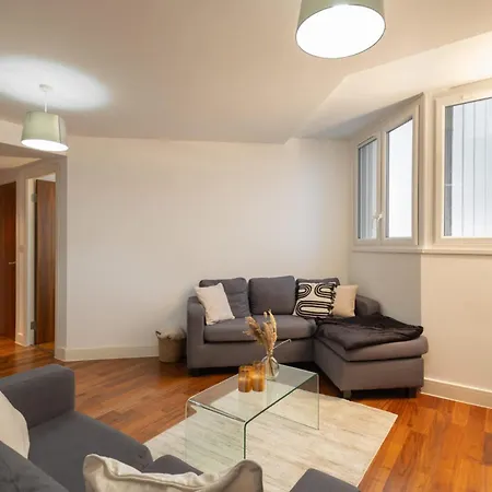 Host & - Metropolitan House Apartment *