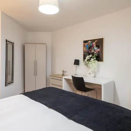 Host & - Metropolitan House Apartment